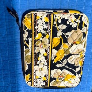 Vera Bradley Dogwood Zip Around Tablet Sleeve NWOT